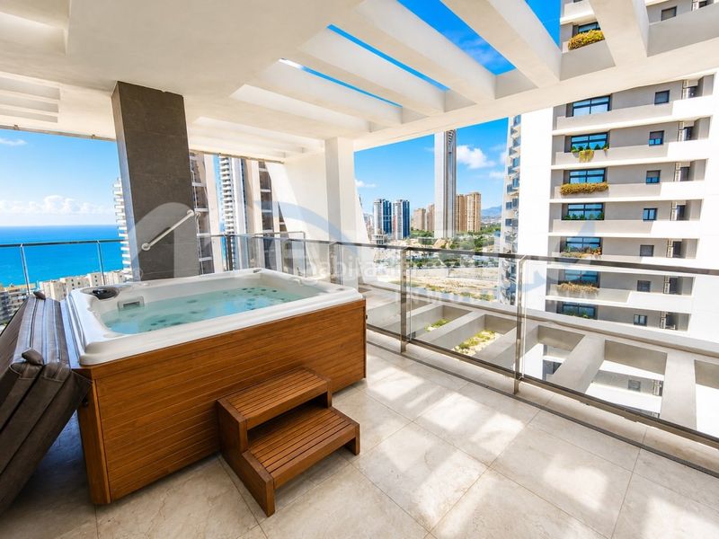 Foto 432b5df6-7265-4574-9630-3bb598dc63c5. Pis amb calefacció aparcament piscina a Playa Poniente Benidorm