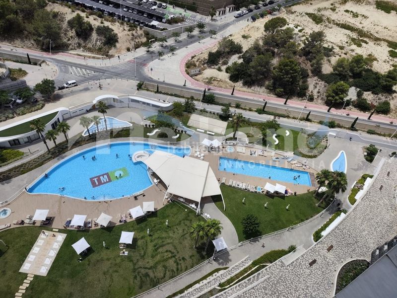 Foto 7493af23-84ab-42bb-93eb-3a6f020598e6. Pis amb calefacció aparcament piscina a Playa Poniente Benidorm