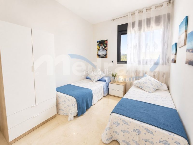Foto f7fed6d2-0f81-43fd-9582-a2bcc7c62d18. Pis amb calefacció aparcament piscina a Playa Poniente Benidorm