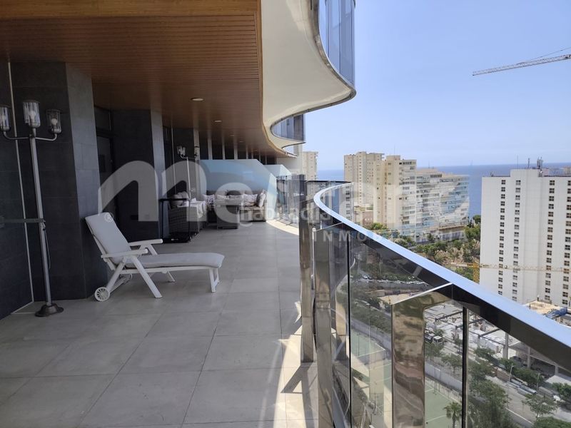 Foto fd3ed52c-5f11-40cd-9c45-84c5bd575e92. Pis amb calefacció aparcament piscina a Playa Poniente Benidorm