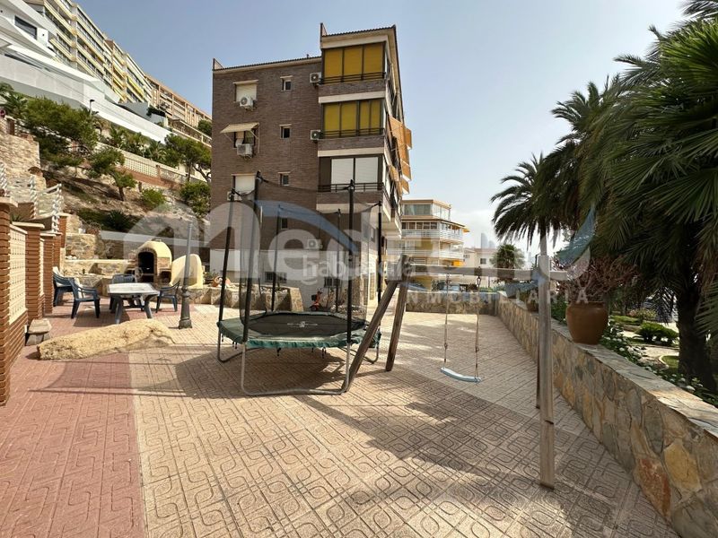 Foto c58230de-f3b0-45d2-b020-fafb8b168eb9. Pis amb calefacció aparcament a Playa Poniente Benidorm