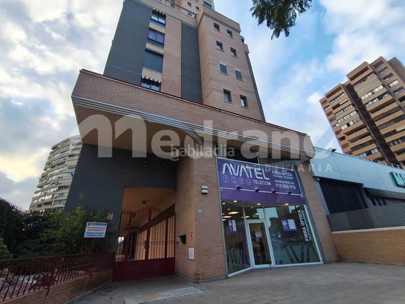 Foto bb974c9b-f488-4ba2-a0fc-45cf730135e3. Aparcament cotxe a Playa Poniente Benidorm