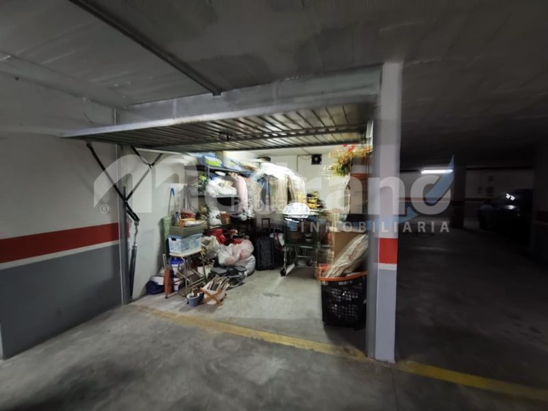 Foto f77a8886-ee0b-4aef-9453-2781d884e74b. Aparcament cotxe a Playa Poniente Benidorm