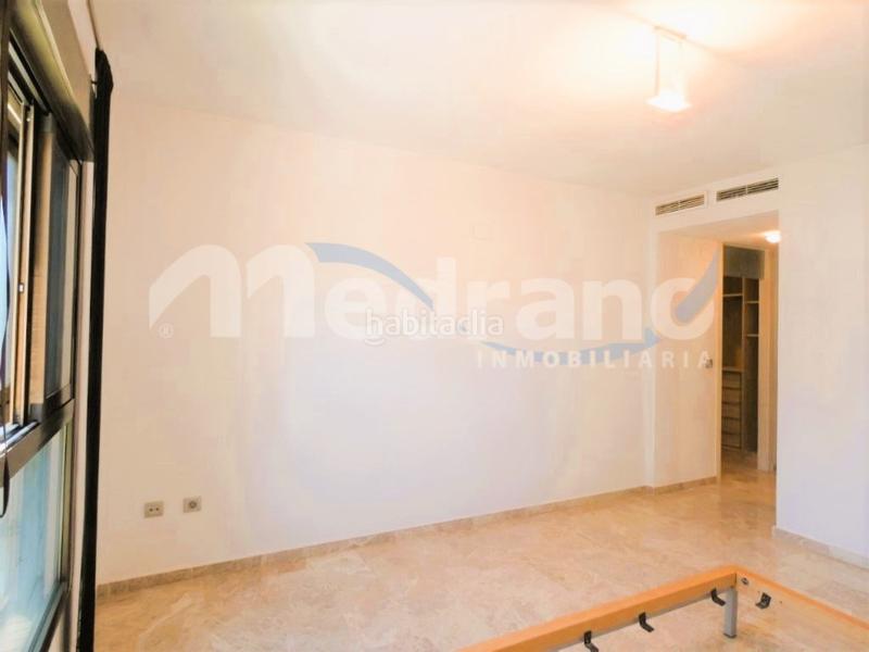 Foto 0ff92c9e-14ed-4de2-811c-0725bfea931a. Àtic amb calefacció aparcament piscina a Playa Poniente Benidorm