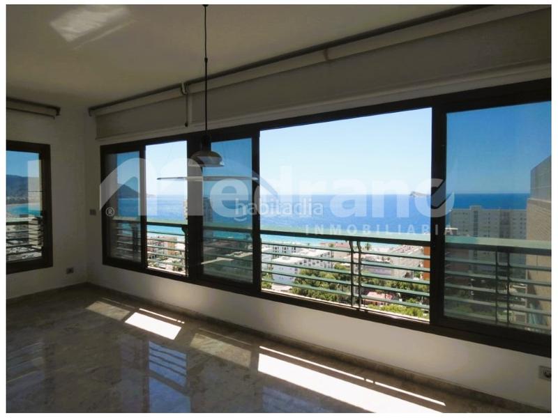 Foto 36f7480c-eee0-4ee6-afc6-eaa88e5190f1. Àtic amb calefacció aparcament piscina a Playa Poniente Benidorm