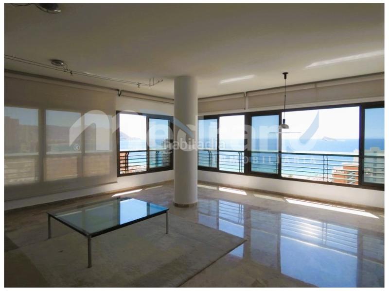 Foto 96091899-e3e3-44c8-8886-169b509cae38. Àtic amb calefacció aparcament piscina a Playa Poniente Benidorm