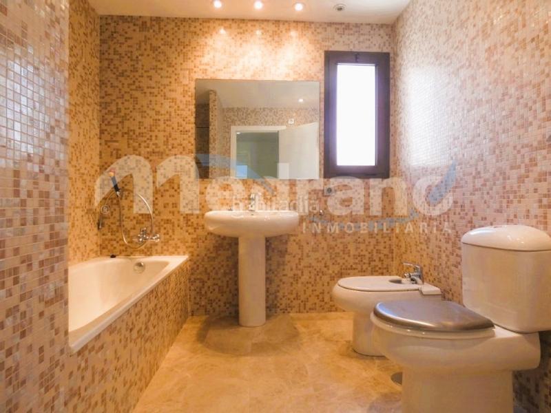 Foto be7b5c07-f697-4080-b28b-ccdd03dc6554. Àtic amb calefacció aparcament piscina a Playa Poniente Benidorm