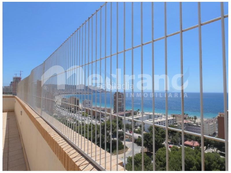 Foto c03d4b89-e037-488b-a3a2-e425936bc876. Àtic amb calefacció aparcament piscina a Playa Poniente Benidorm