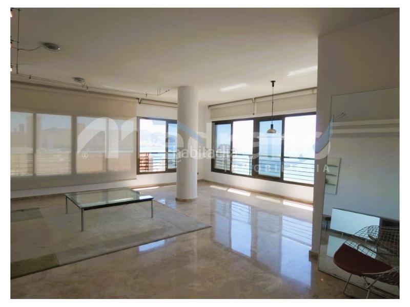 Foto d80edabe-d361-4fe1-bbce-af10ed3cd873. Àtic amb calefacció aparcament piscina a Playa Poniente Benidorm