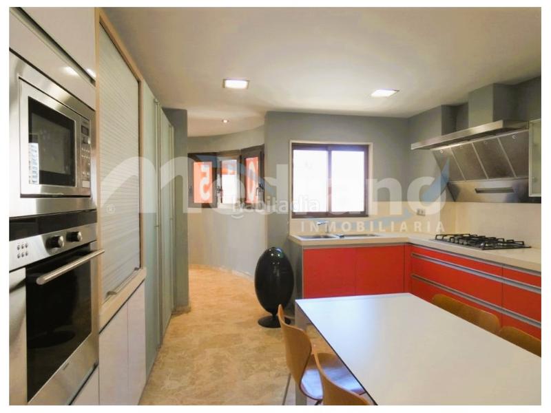 Foto da320a95-56e7-47f2-8aba-e761e3cbe0a3. Àtic amb calefacció aparcament piscina a Playa Poniente Benidorm