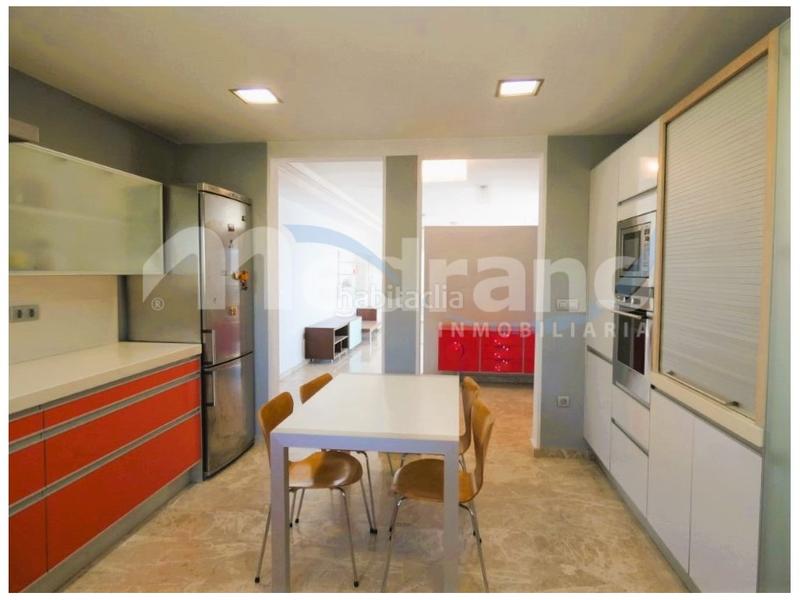 Foto da36726a-9fbb-4e8c-9106-05106b5f492e. Àtic amb calefacció aparcament piscina a Playa Poniente Benidorm