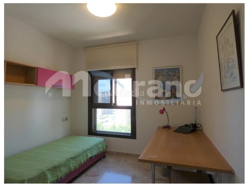 Foto f4cbf55e-0a1b-43fe-b450-916e62da4641. Àtic amb calefacció aparcament piscina a Playa Poniente Benidorm