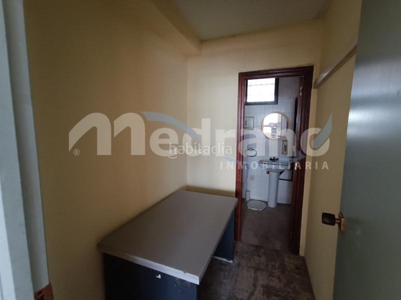 Foto 57b2b145-374f-48f1-b905-436900e82ec4. Alquiler local comercial se alquila local en zona rincón en Benidorm