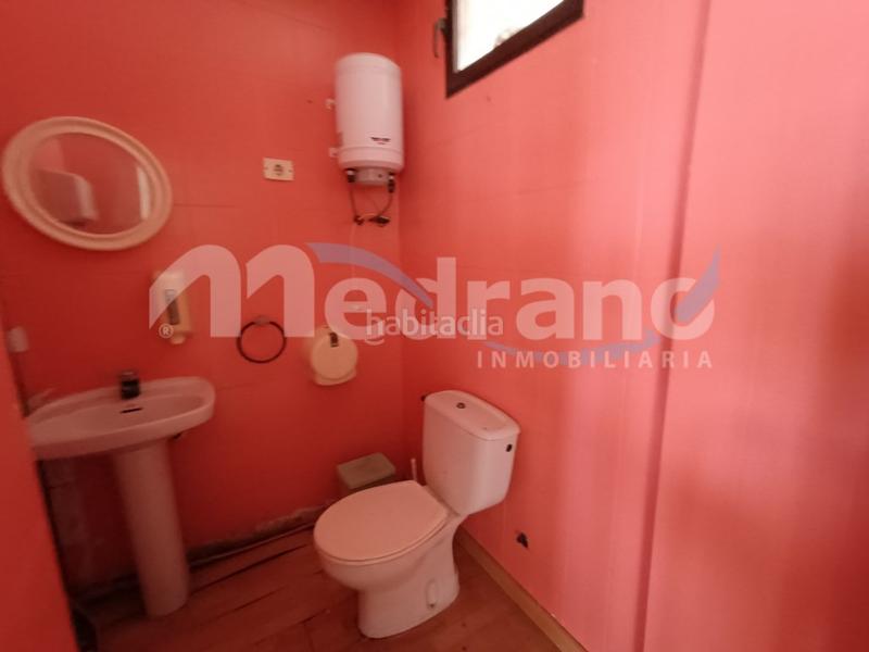 Foto f1e7b1ba-0e53-4846-846c-b36f2d53d638. Alquiler local comercial se alquila local en zona rincón en Benidorm