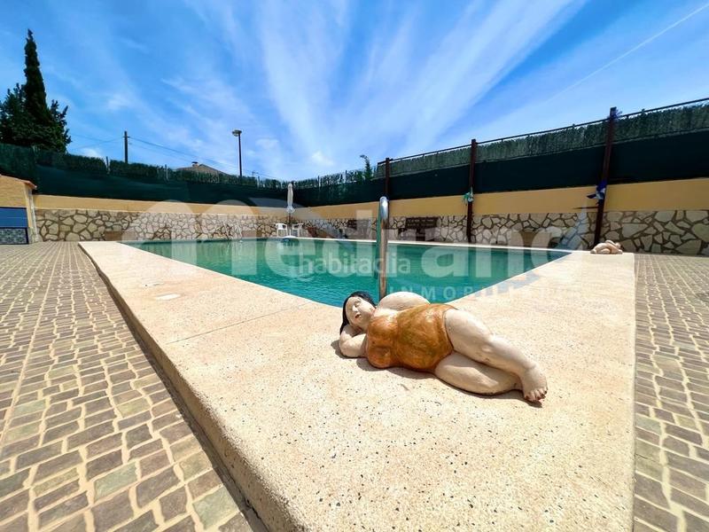 Foto 4d3713d2-abb4-4c82-92c0-53679dff9291. Xalet amb calefacció aparcament a Coloma Nucia (la)