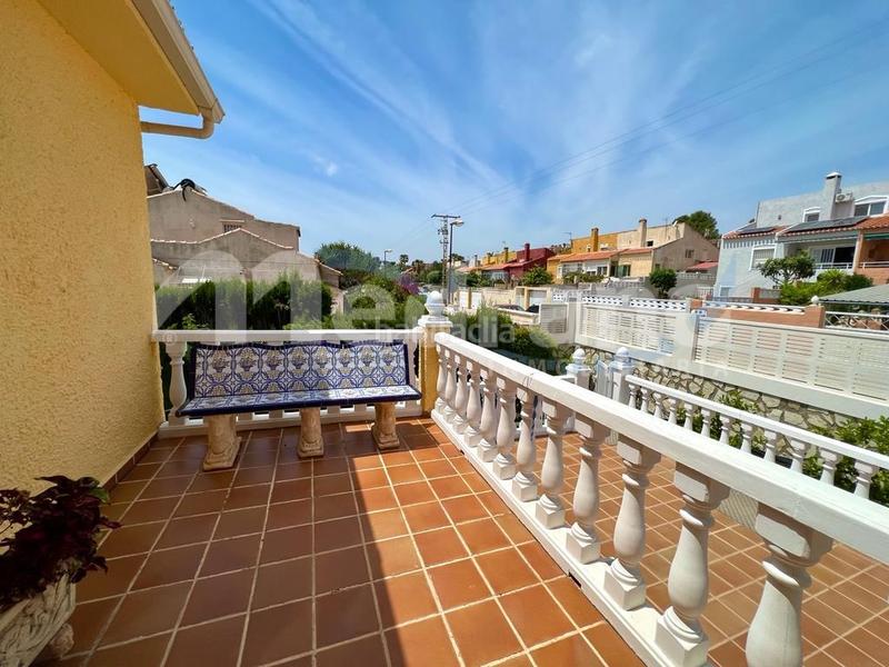 Foto 4f182850-ed88-4f4a-94d5-504f64acbcc1. Xalet amb calefacció aparcament a Coloma Nucia (la)