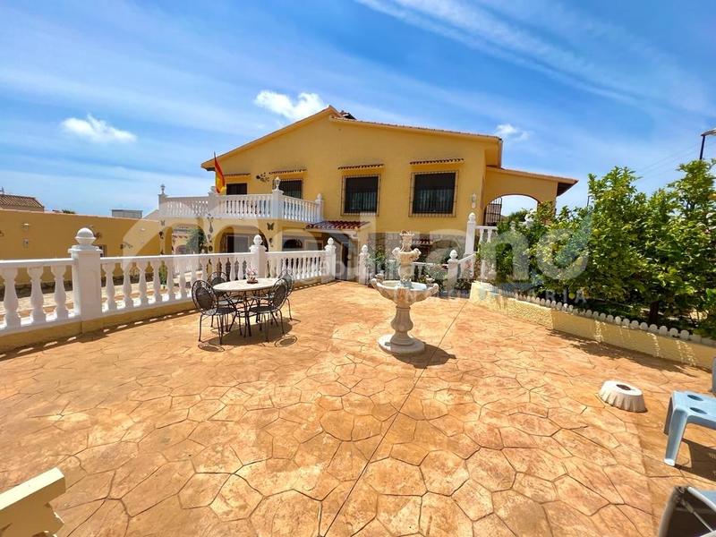 Foto 93e04d70-8dec-4612-a7d8-6cd695a68762. Xalet amb calefacció aparcament a Coloma Nucia (la)