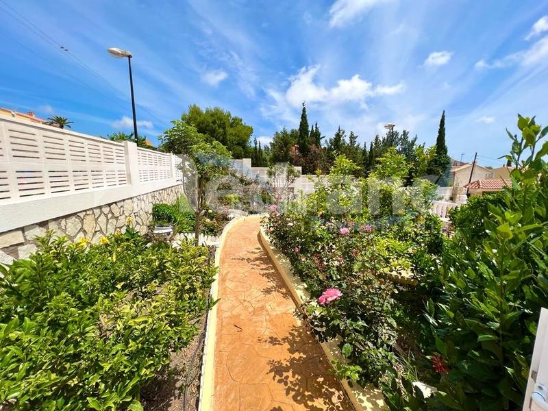 Foto 99d999df-3202-4092-98d1-18c08d236a9b. Xalet amb calefacció aparcament a Coloma Nucia (la)