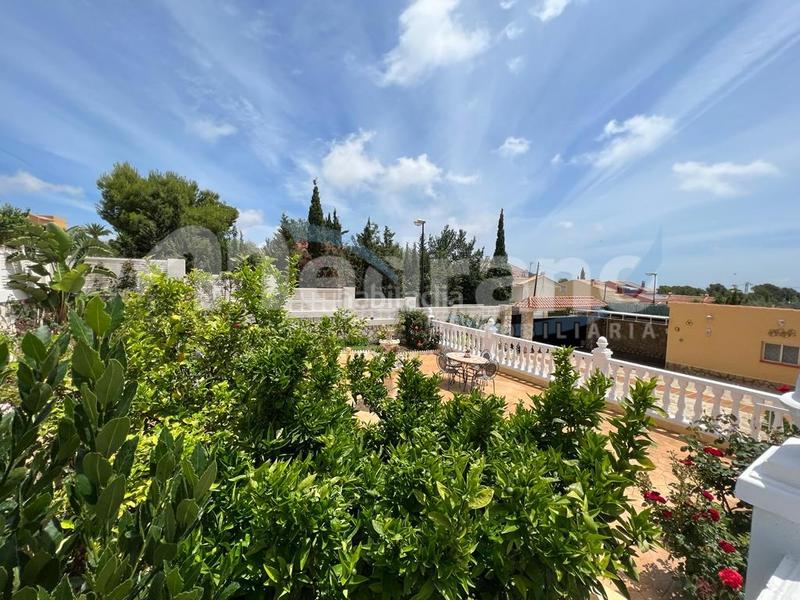 Foto cbb66fe2-0bde-4464-8c7c-65191dc71293. Xalet amb calefacció aparcament a Coloma Nucia (la)