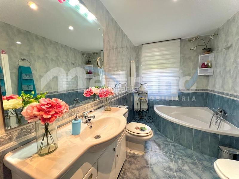 Foto db9233d7-5405-4df7-9106-a8ac3c2d0cb6. Xalet amb calefacció aparcament a Coloma Nucia (la)