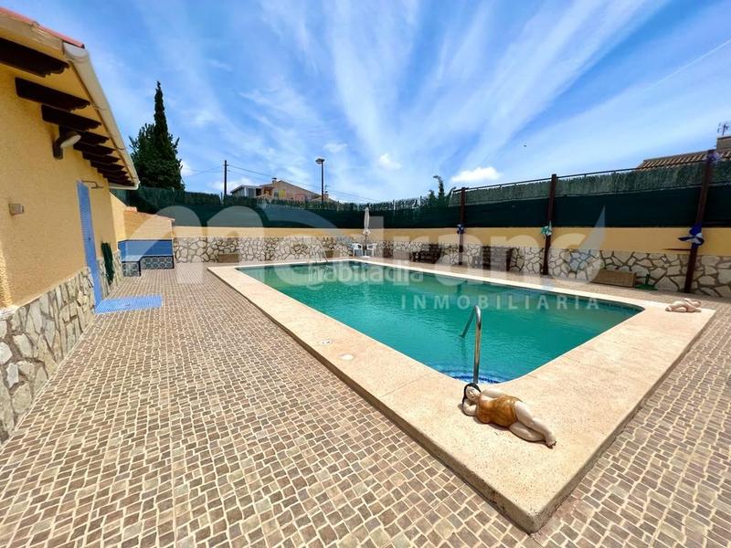 Foto e8d8cc7b-3a5d-436c-bc9c-ac5c0cd00e87. Xalet amb calefacció aparcament a Coloma Nucia (la)