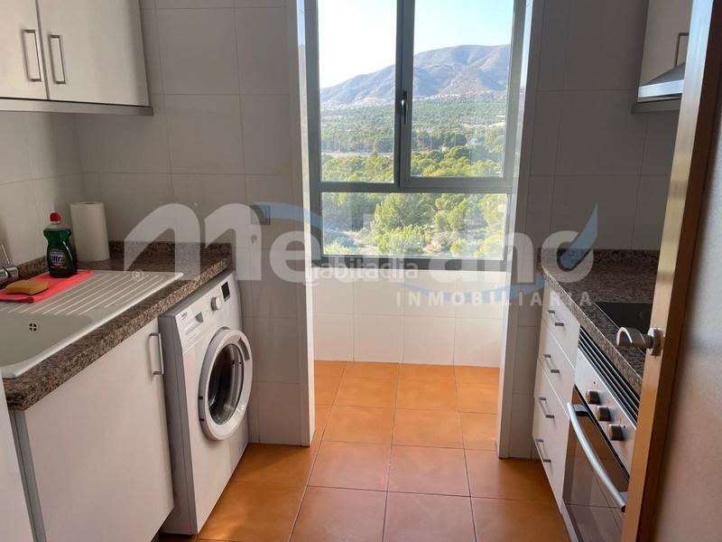 Foto 22bab573-f3d8-4529-a0f6-10973d86a934. Affitto appartamento con riscaldamento parcheggio piscina in Benidorm