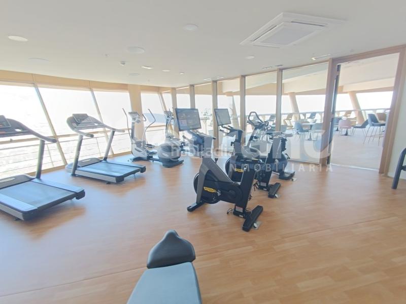 Foto 99e25e90-be1b-4764-8c54-0ef35f6e5661. Rent flat with parking in Playa Poniente Benidorm