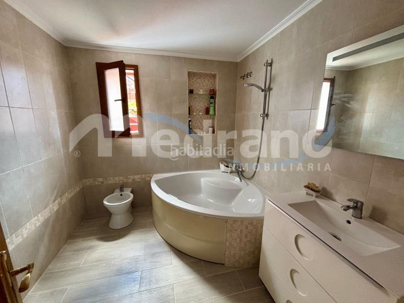 Foto 0c7a47cd-0c26-4c18-b388-4dc4580d4122. Chalet  independiente zona en balcón de Finestrat-terra marina Finestrat