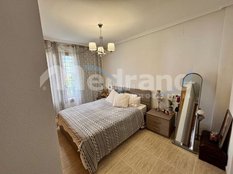 Foto 0ef447fd-f6f8-4c0f-87fa-f65d179e3267. Chalet  independiente zona en balcón de Finestrat-terra marina Finestrat