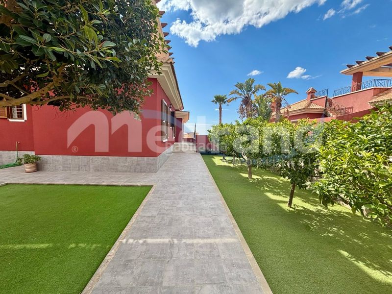 Foto 1752fed6-2082-4cde-88ba-e17cd9504b0d. Chalet  independiente zona en balcón de Finestrat-terra marina Finestrat