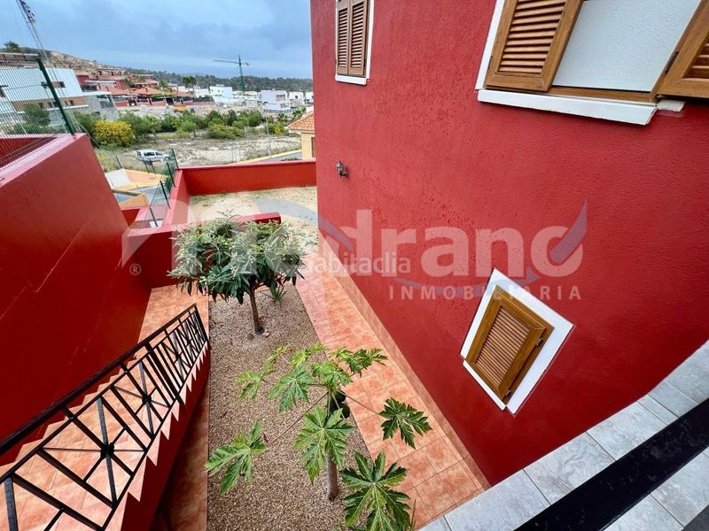 Foto 2dccea9b-44ed-4b2e-9977-036f7c696c3a. Chalet  independiente zona en balcón de Finestrat-terra marina Finestrat