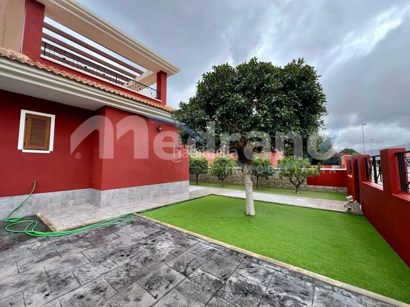 Foto 973db414-b13f-4ba2-9e2b-27c0081b91a9. Chalet  independiente zona en balcón de Finestrat-terra marina Finestrat