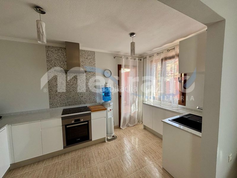 Foto dc73492e-d23c-4121-b8e8-98510a64578c. Chalet  independiente zona en balcón de Finestrat-terra marina Finestrat