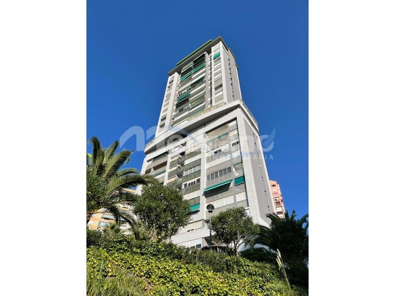 Foto a7bb0554-6bbf-4643-a0f7-a376b61ed8b0. Pis amb aparcament piscina a Playa Poniente Benidorm