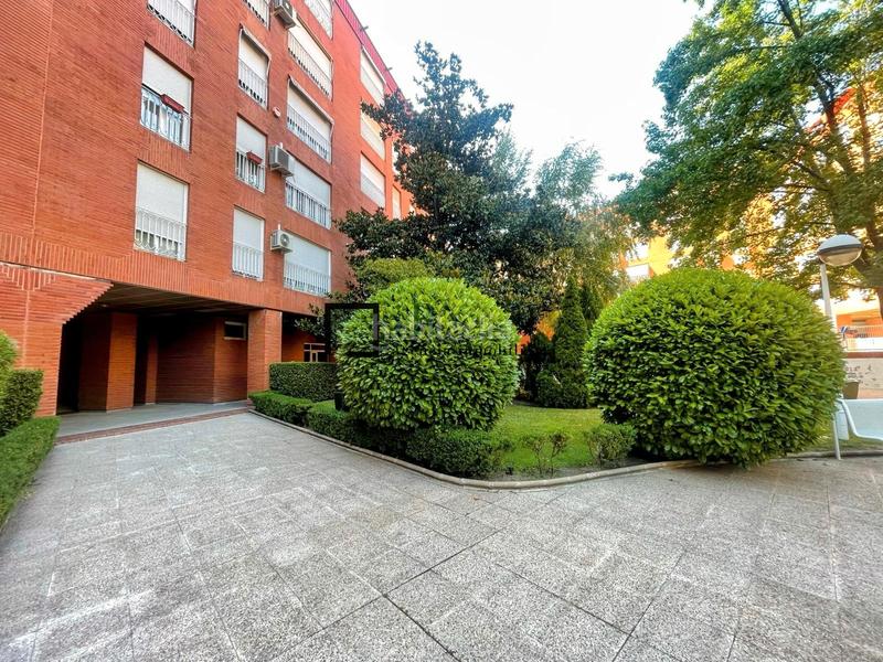 Foto 4017a757-b6d6-4499-ad27-d0350d188cff. Pis amb calefacció aparcament piscina a Acacias Madrid