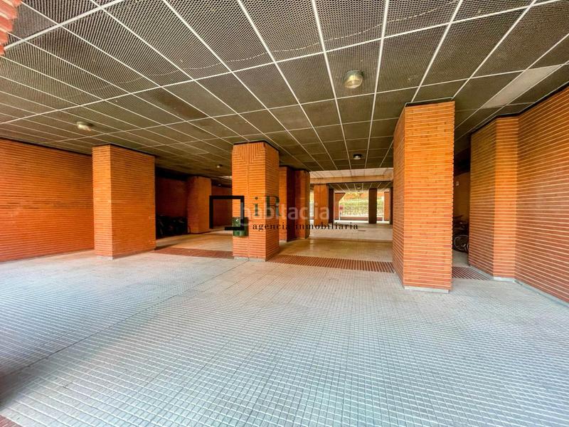 Foto f2e333d1-3c8b-46f4-afc8-b6cd141d3d51. Pis amb calefacció aparcament piscina a Acacias Madrid