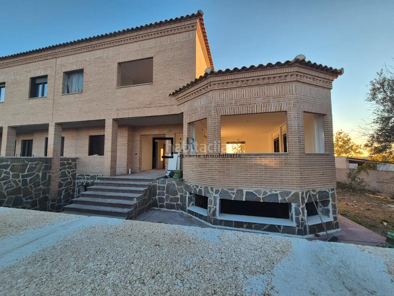 Foto 7f1ba331-8af4-47a6-8f89-587ec34eb8a5. Casa aparellada amb calefacció aparcament a Cobisa