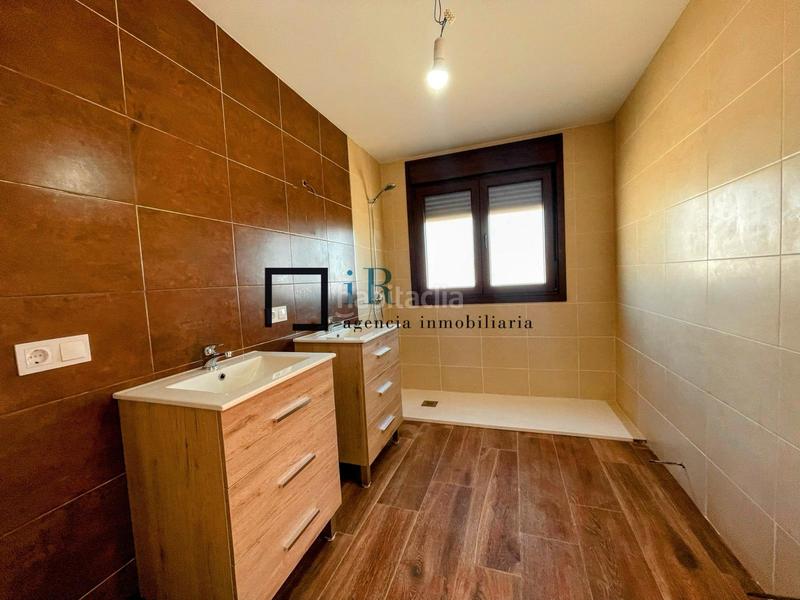 Foto b1a458f5-5513-4a52-83d6-cbed5746de7e. Casa aparellada amb calefacció aparcament a Cobisa