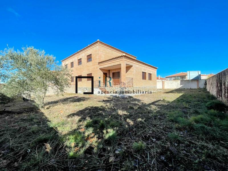 Foto eec3994f-3f55-4e35-a857-98702d143579. Casa aparellada amb calefacció aparcament a Cobisa