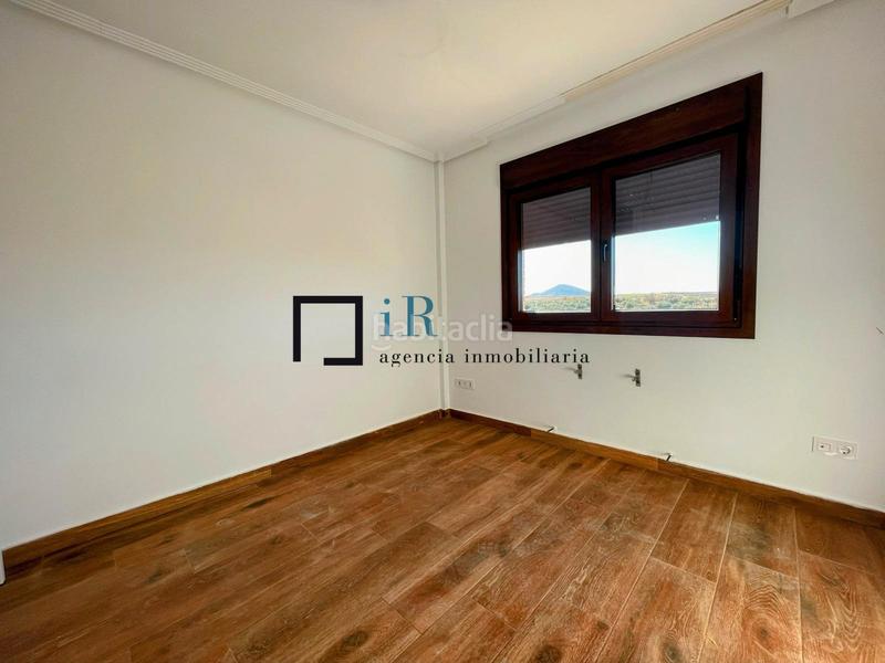 Foto f2121a3f-b883-4745-a70f-9c241acd5a22. Casa aparellada amb calefacció aparcament a Cobisa