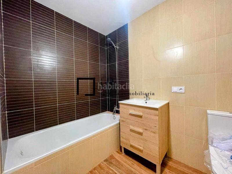 Foto fd85b638-b3c3-4853-bd8e-426ab8ac553d. Casa aparellada amb calefacció aparcament a Cobisa