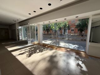 Lloguer Local Comercial  Calle �ngel guirao. Local en el centro de murcia esquinero con 20  metros fachada