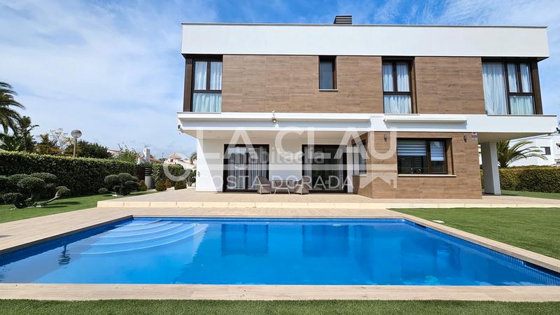 Foto 4fd130d0-b497-47f5-94f6-8fbaa84e84f9. Casa ¡vive el lujo junto al mar ! en mar Cambrils Cambrils