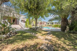 Xalet  Urbanitzaci llevantina. Una joya familiar en boscos de tarragona: exclusividad, confort