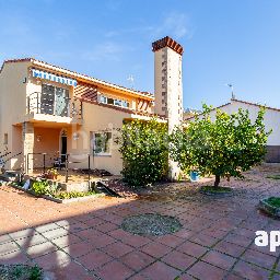 Foto 3cf03831-db9c-43b1-8891-bdd5a8e004e3. Casa con riscaldamento parcheggio in Centre Salou