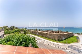 Xalet  Marítim rafael casanova. Exclusiva residencia en el paseo marítimo rafael casanova de tar