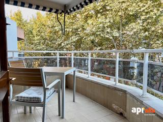 Apartament a De madrid 18. 4 a planta 3hab. 2 de ellas dobles sin ascensor a 5 min de la pl
