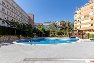 Appartement  De carles buïgas 40. Apartamento con licencia turística, piscina y terraza soleada en