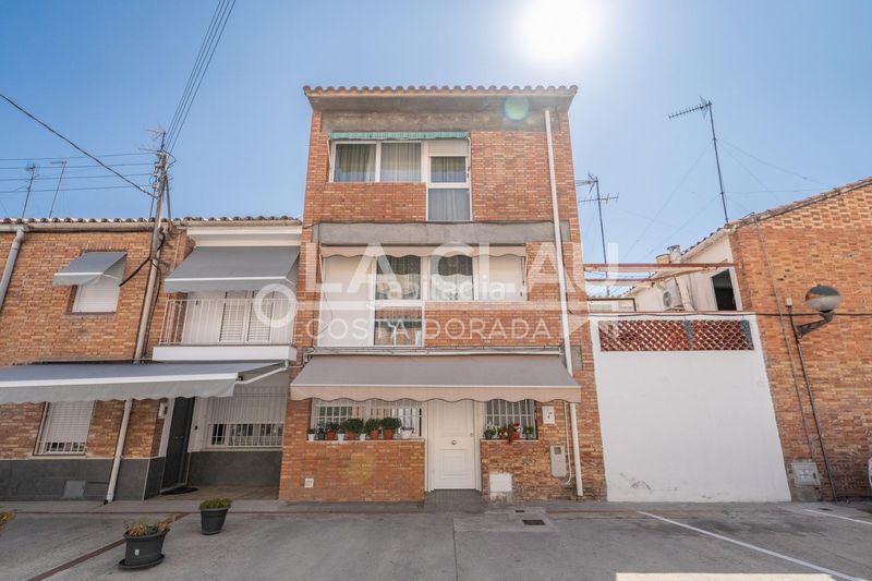 Foto 5edcd6f3-7473-4af3-b601-d7a345843f23. Casa adossada amb aparcament a Port - Horta de Santa Maria Cambrils