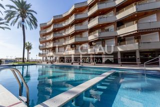 Apartment  De la diputació. Exclusiva propiedad frente al mar en cambrils